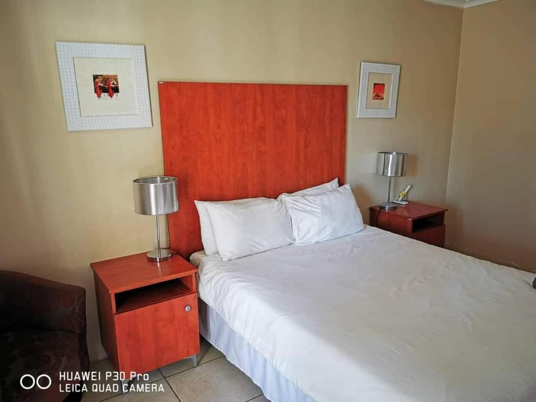 Akkerdam Bed And Breakfast Calvinia Bagian luar foto
